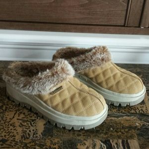 Skechers suede/fur wedge clogs