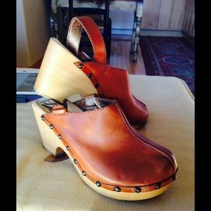 Dolce Gabbana leather clogs
