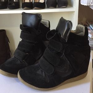 Steve Madden 'Hilight' black wedge sneaker (sz 6)