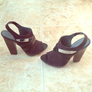 Gorgeous Brown Suede Calvin Klein Shoes!