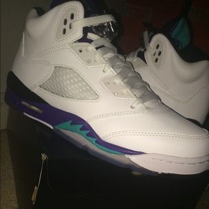 deadstock jordan grape 5s (size 6Y)