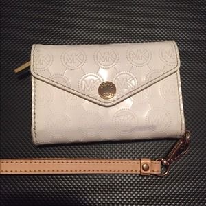 Michael Kors wristlet wallet fits iPhone 4 or 4s