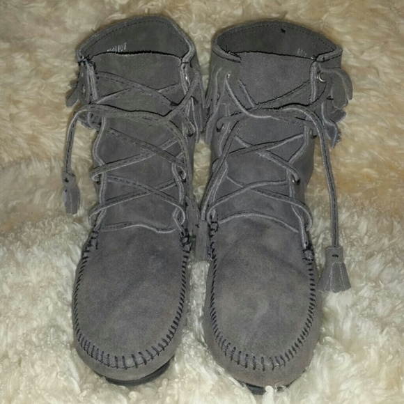 MINNETONKA Double Fringe Tramper Boots bundle