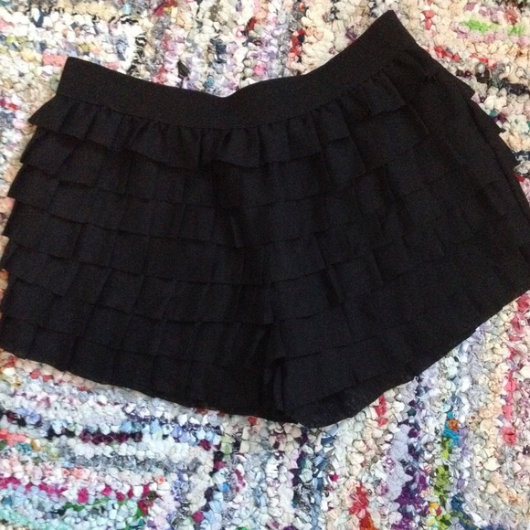 Forever 21 pleated tiered shorts