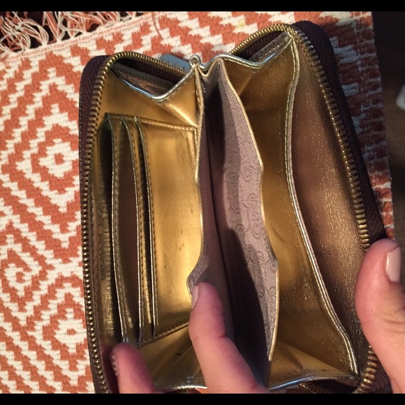 🚫SOLD🚫Michael kors wristlet - Picture 2 of 4