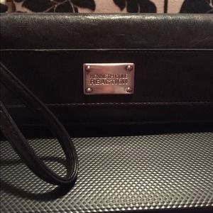 Kenneth Cole Reaction wristlet wallet