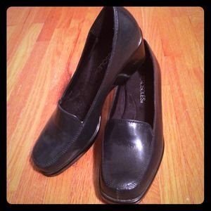 Aerosoles Women's Navy Blue Leather Slip-on