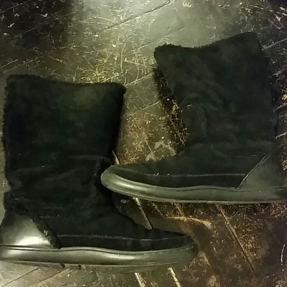 REDUCED!!! 😍😍Coach shearling boots - Picture 3 of 4