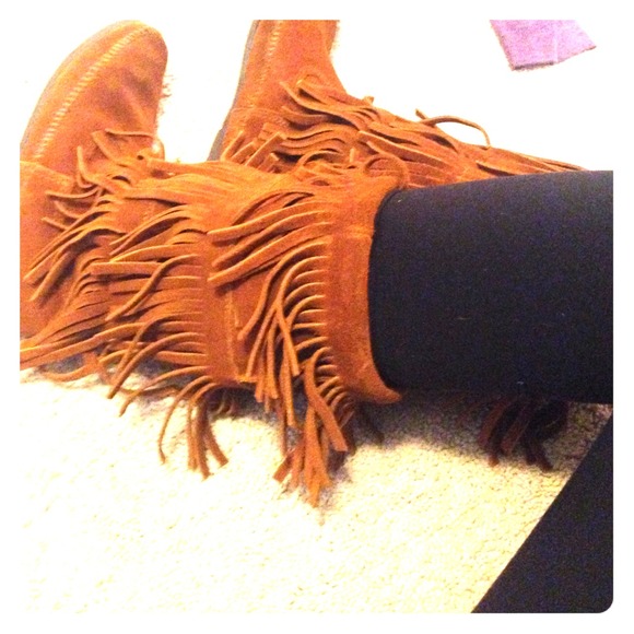 Minnetonka 3-layer fringe boots