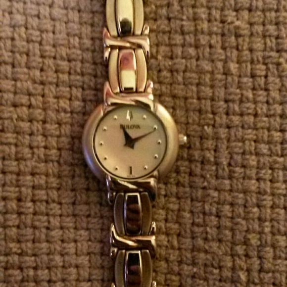 Bulova Bracelet Watch Silver Mother of Pearl - Picture 2 of 3