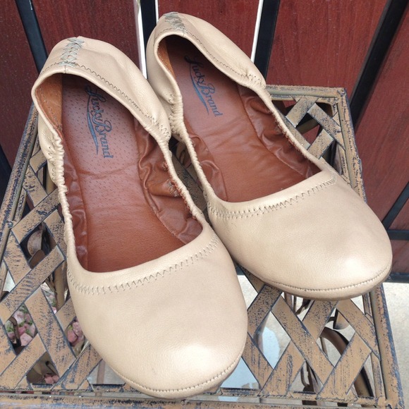 Lucky Brand beige flats