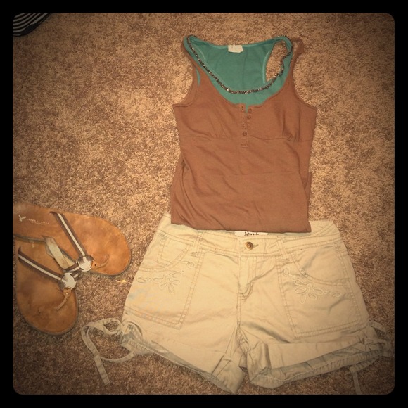 Khaki shorts! Sz 3. Nori