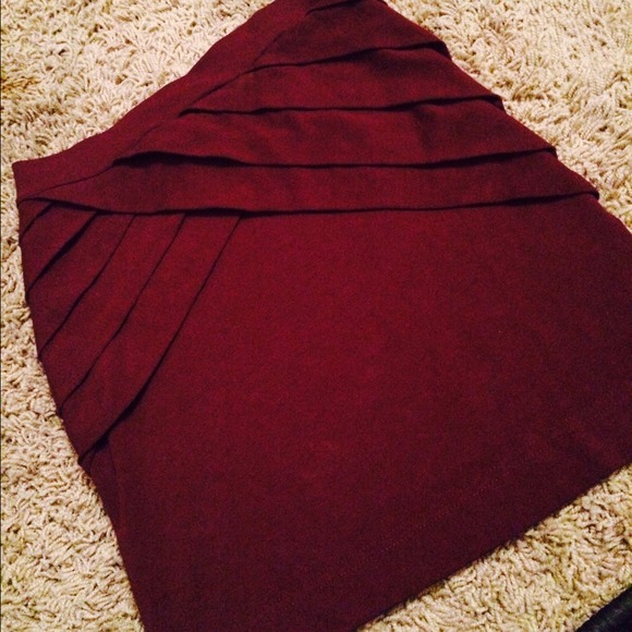 burgandy mini skirt💋