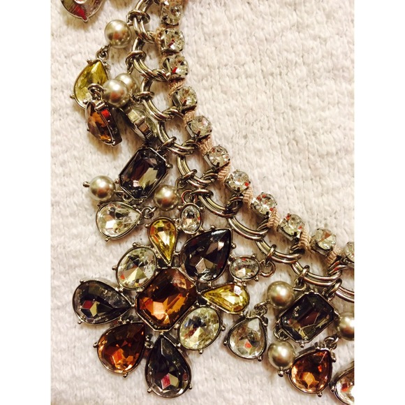 👸LOFT statement necklace ♥️👸 - Picture 3 of 4