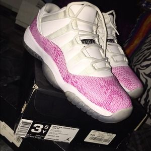 Jordan 11 retro low GS