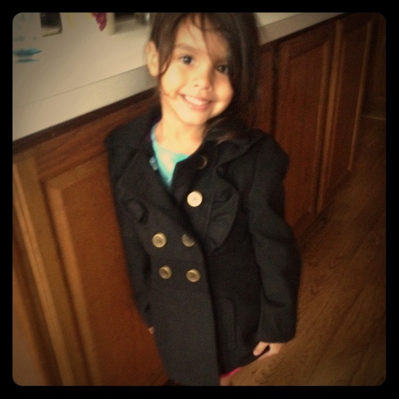 Little girls black coat size 4t(: