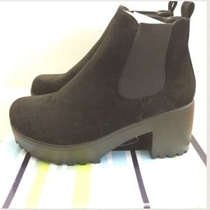 BRAND NEW black suede platform Chelsea  boot