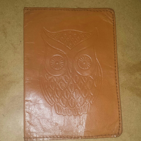 Owl passport holder in tan
