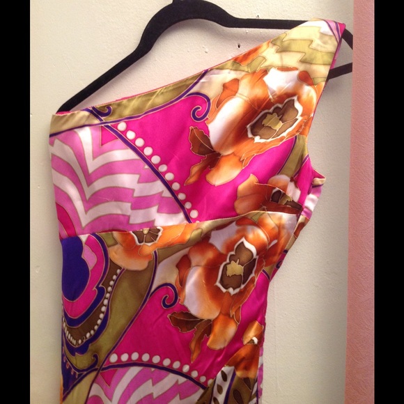Maxi - Picture 2 of 4