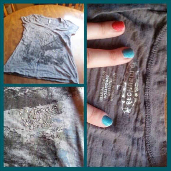 **GIFTED***Burn out v-neck tee