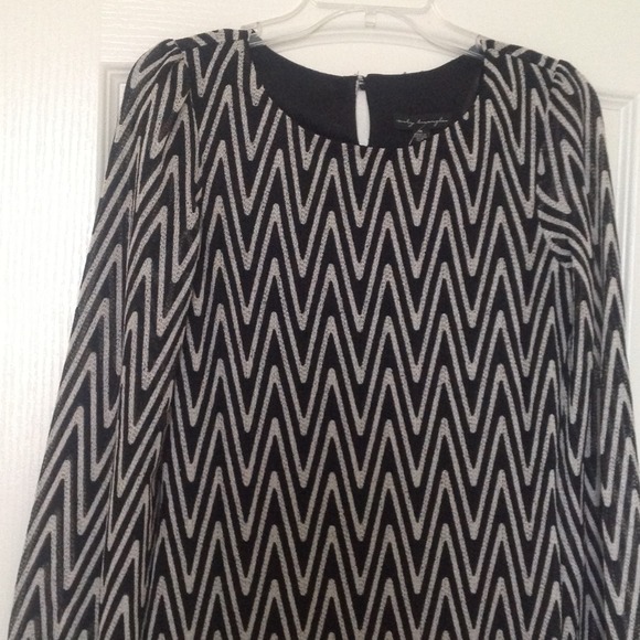 🔴CLEARANCE🔴NWOT chevron dress - M - Picture 2 of 3