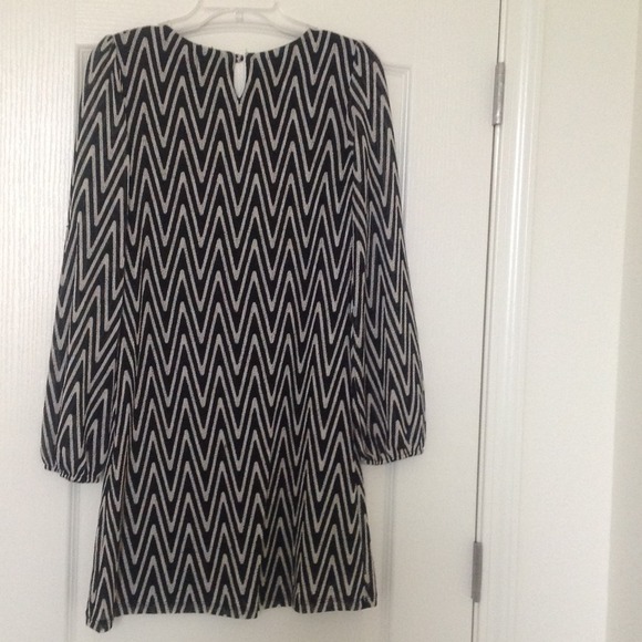 🔴CLEARANCE🔴NWOT chevron dress - M - Picture 3 of 3