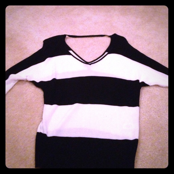 **BUNDLED 😎Express black and white striped
