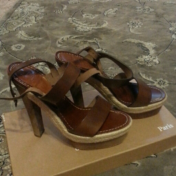 SOLD!Christian Louboutin Satrinxa