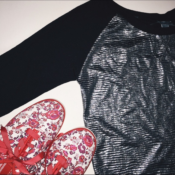 ❕Black and Silver Long Sleeve Shirt ❕