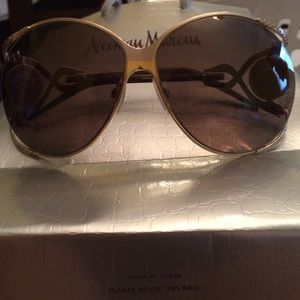 Roberto cavalli sunglasses w case