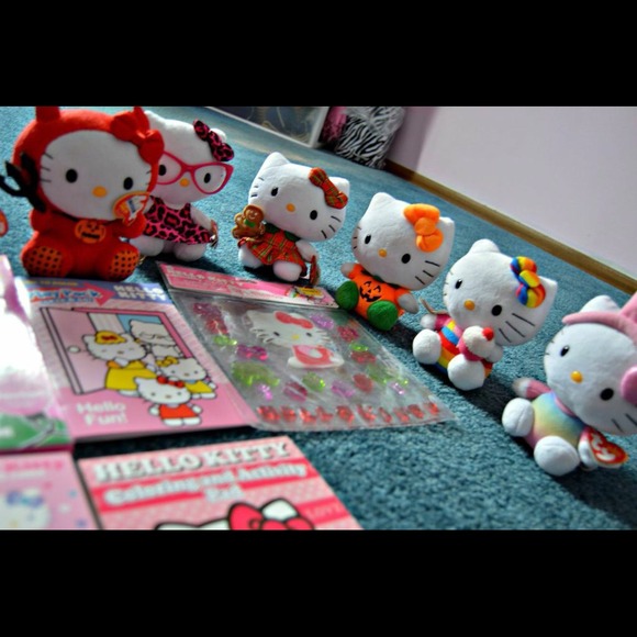 Hello Kitty - Picture 3 of 4
