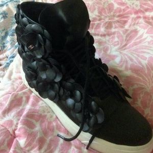 Cute Camilla flower sneakers