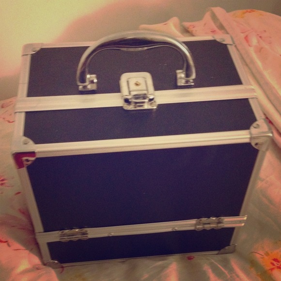 Makeup train case
