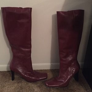Maroon color Boots never worn like brand new