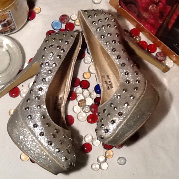 👠SALE👠Silver Glittery Studded Heels - Picture 2 of 4
