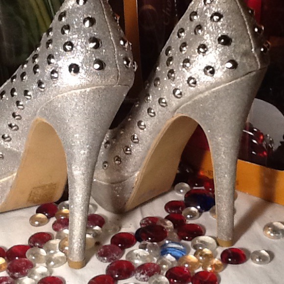 👠SALE👠Silver Glittery Studded Heels - Picture 4 of 4