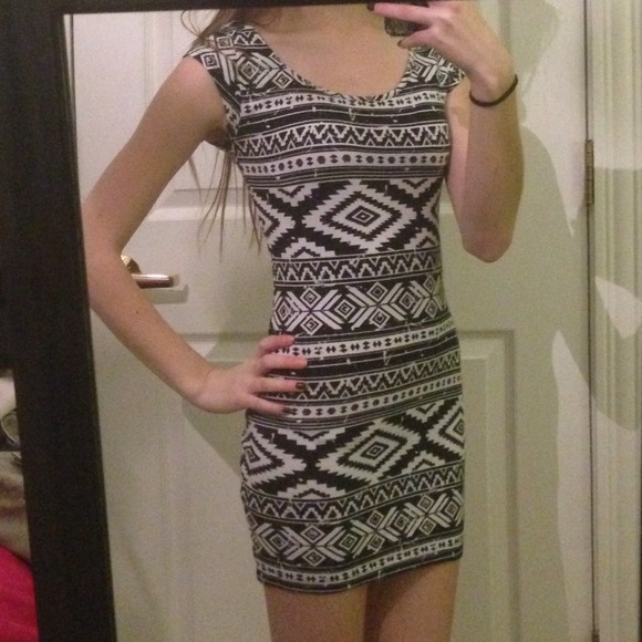 Aztec Body Con Dress - Picture 2 of 2