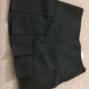 Black pleated skirt size 4
