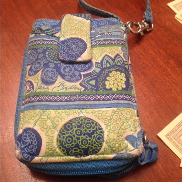 Vera Bradley phone wristlet! Good condition