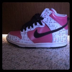 Nike Dunks size 5