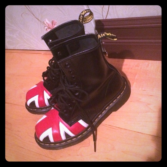 Boots that were worn only once.