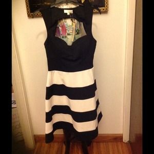 Katia brand dress sweetheart neckline NWT size L