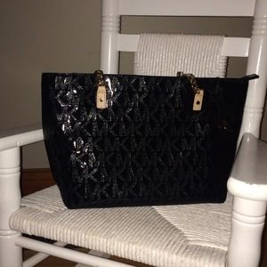 Black shiny MK purse😍✨