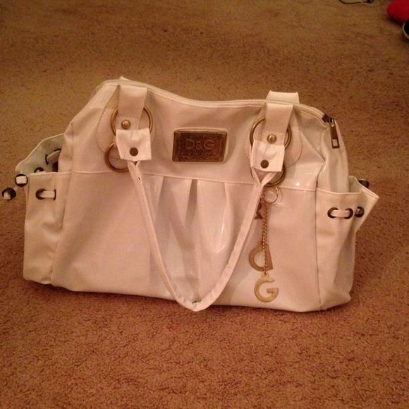 Medium size white handbag NWOT
