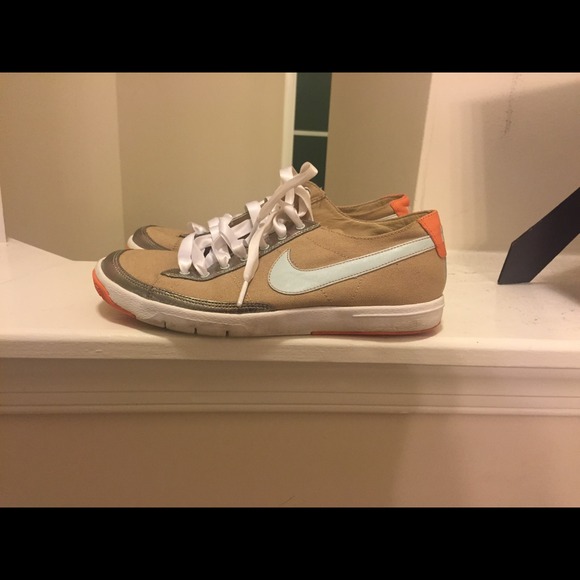 Nike Tennis Shoes