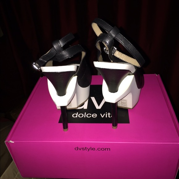 NIB- DV 8 Black and White Platform Heel - Picture 2 of 3
