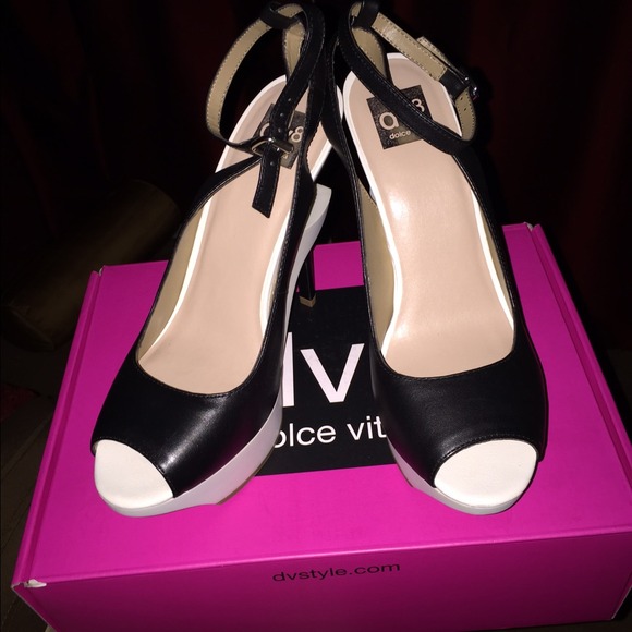NIB- DV 8 Black and White Platform Heel - Picture 3 of 3