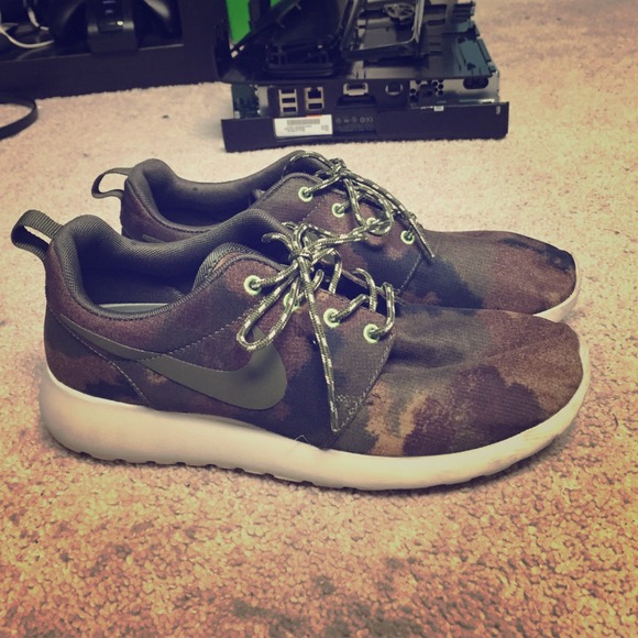 Nike Shoes - Nike Roshe Run - Camouflage