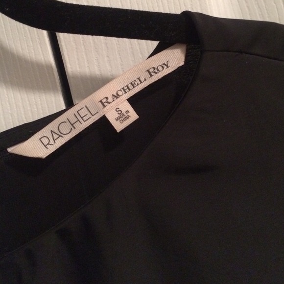 Simple black top - Picture 2 of 3