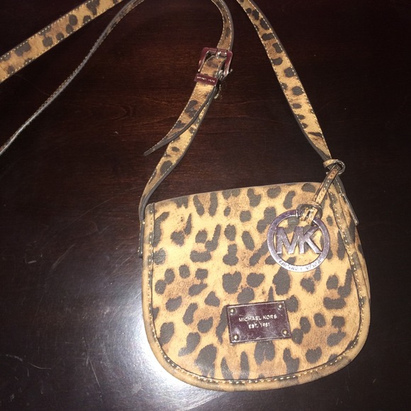 Micael kors cross body bag